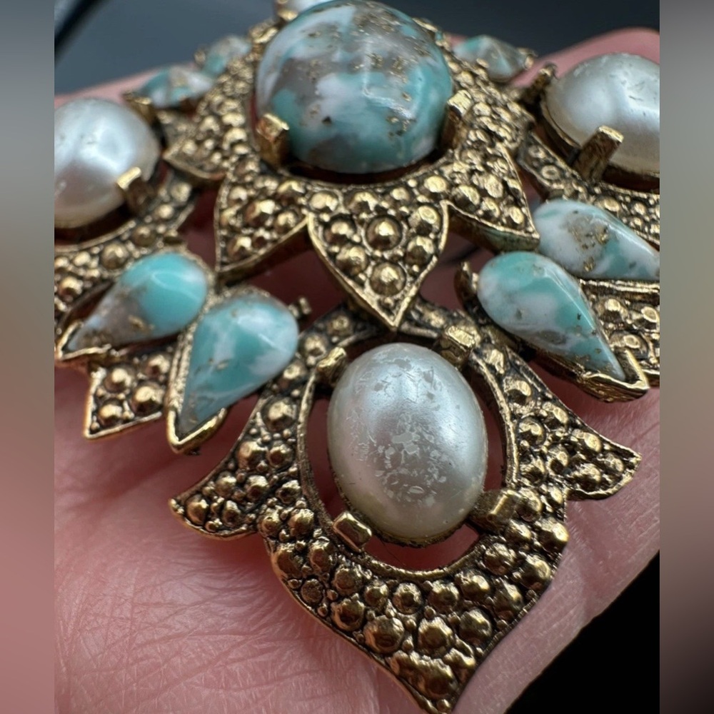 VTG Sarah Coventry “Remembrance” Set - Brooch, Earrings, And Stick Pin 1968 - Picture 6 of 16
